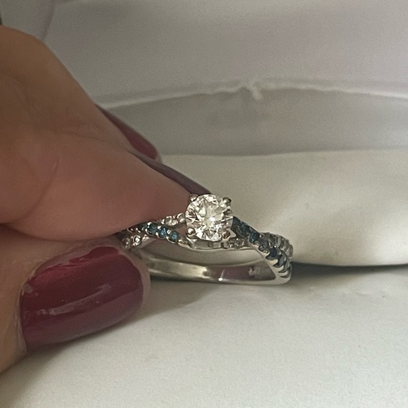 14k Blue and White Diamond Ring - Picture 3 of 7